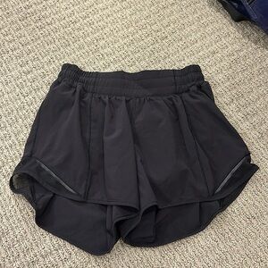 Lululemon Black Hotty Hot Shorts - 4 inch - Size 6 Tall